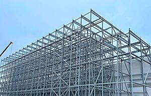 In Torgau an der Elbe investiert das Unternehmen mehr als 20 Millionen Euro in eine neue Produktionshalle. K&uuml;nftig kommen die Briefkuverts von hier.