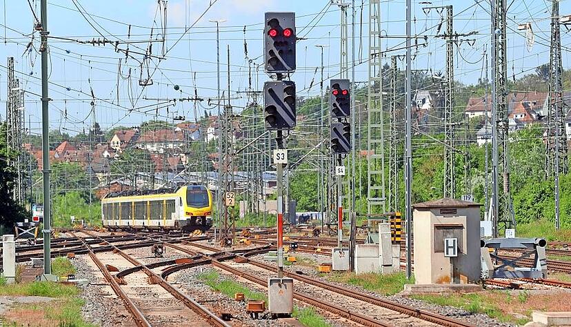 Die Deutsche Bahn steckt in einer tiefen Krise. Nur mit dem Wechsel an der Spitze ist es f&uuml;r Verbandsvertreter aus der Region nicht getan.