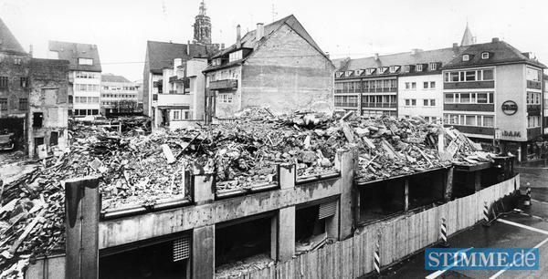 Januar 1984: Die Hauptabbrucharbeiten entlang der Kaiser- und Gerberstraße sind beendet. Mit dem Wiederaufbau des Quartiers wird in den darauffolgenden Wochen begonnen.