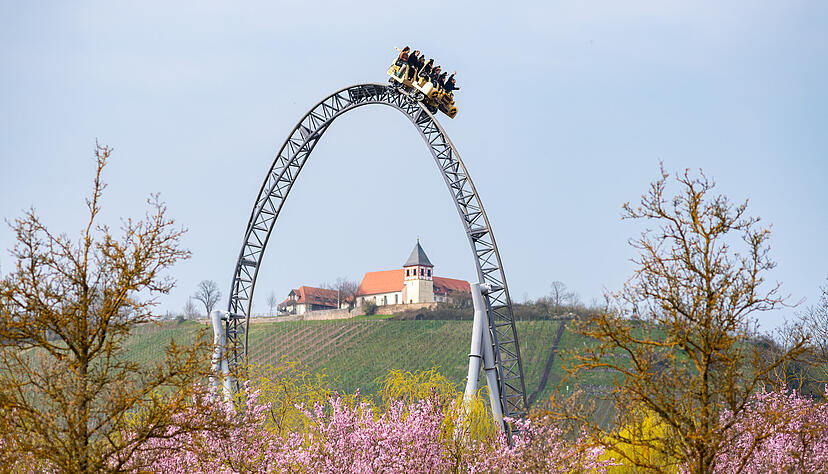 Rasant geht es hoch hinaus. Bei der Er&ouml;ffnung in Tripsdrill kommen die Besucher auf ihre Kosten.