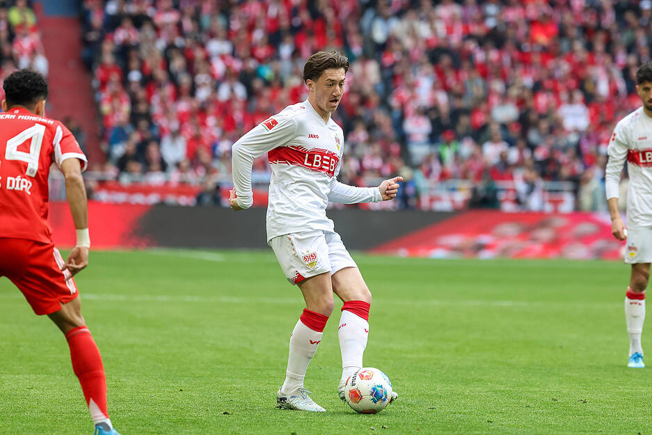 Angelo Stiller: Kaum in Erscheinung getreten im Spiel beim FC Bayern. Note: 4,5