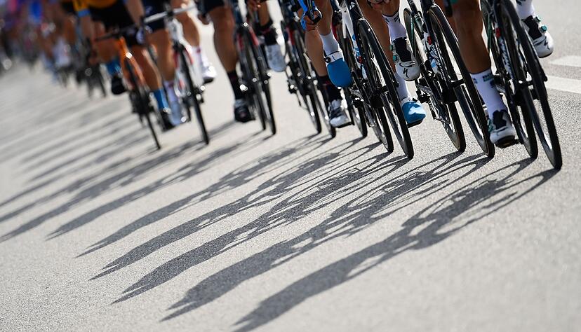 Radfahrer auf dem Asphalt (Illustration)