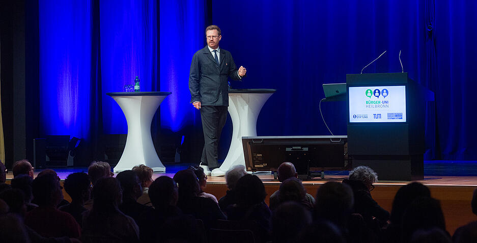 Prof. Dr. Maximilian Lude begeistert Publikum mit praxisnahen Innovationsthemen.