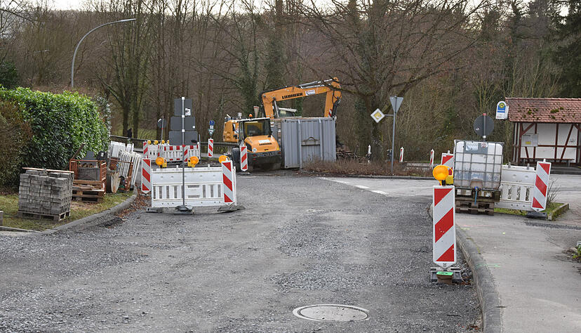 In Ochsenburg wird die Ortsdurchfahrt saniert. Kanalsanierung und Wasserversorgung sind abgeschlossen. Die Straße wird wohl im Oktober freigegeben.
Foto: Werner Stuber