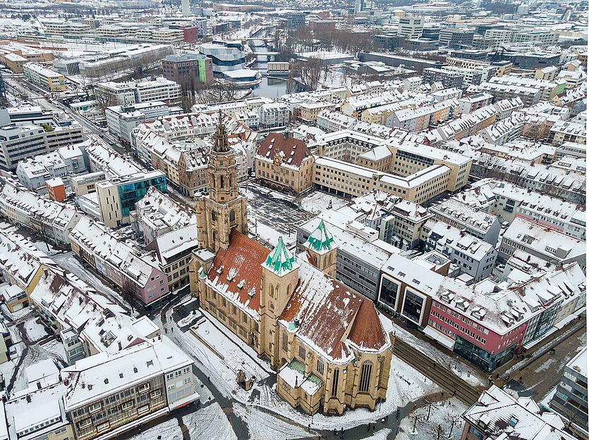 "Erstmals seit circa 20 Jahren konnte ich die  Heilbronner Innenstadt aus einem UL-Flieger [Ultraleichtflugzeug, Anm. d. Red.] mit Teleobjektiv schneebedeckt fotografieren&ldquo;, erkl&auml;rte der Fotograf Roland Schweizer.