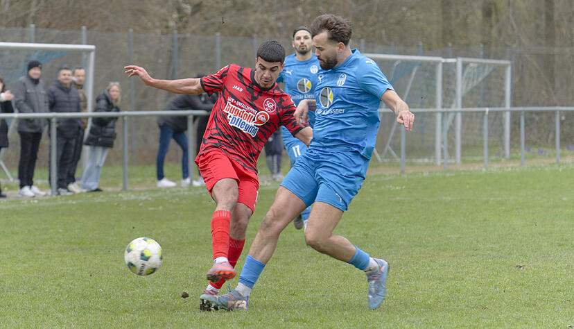 Raphael Isik (links) machte seine Sache als Rechtsverteidiger bei Srbija Mannheim gut.