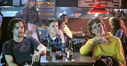 Transgeschlechtlichkeit in Hollywood-Filmen: Hillary Swank (links) in "Boys Don"t Cry" (1999), Jared Leto (links im rechten Bild) in "Dallas Buyers Club" (2013). Foto: Mary Evans/20th Century Fox/Imago/Allstar
