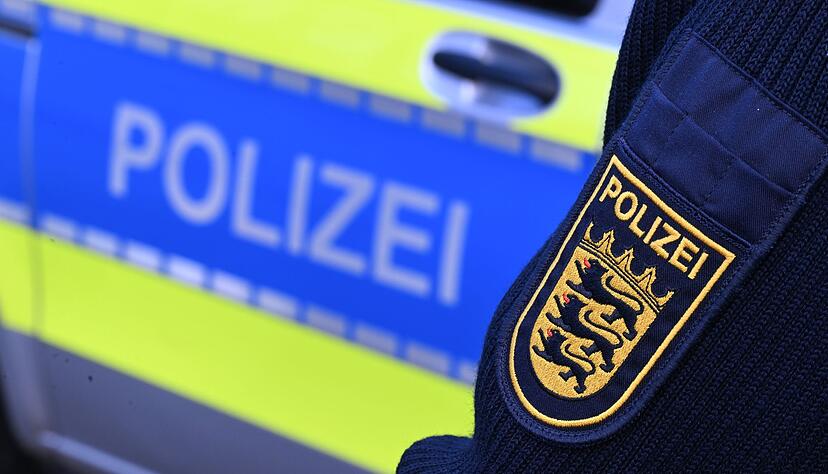 Die Polizei ermittelt nach einem Treffen von Fangruppen im Schwarzwald. (Foto-Illustration)