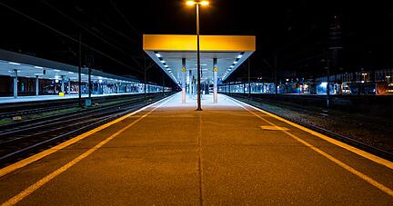 Menschenleer sind Bahnsteige auch hier im Hauptbahnhof von Hannover.