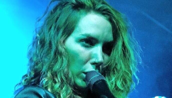 Auch die kroatische Bluesrocks&auml;ngerin Vanja Sky ist beim Sommerfest dabei.