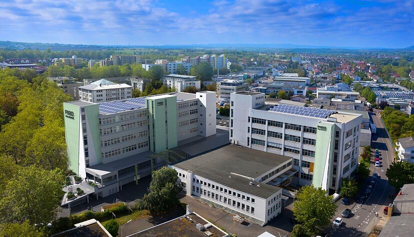 Im Piro Heilbronn in den früheren Illig-Hallen in Sontheim wollte Beos einen bunten Mix an Produktion, Forschung und Dienstleistungen ansiedeln. Nun hat AIM Infrarot-Module den gesamten Komplex gekauft. Im Piro Heilbronn in den früheren Illig-Hallen in Sontheim wollte Beos einen bunten Mix an Produktion, Forschung und Dienstleistungen ansiedeln. Nun hat AIM Infrarot-Module den gesamten Komplex gekauft.