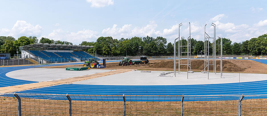 Rasenfläche Frankenstadion wird abgetragen