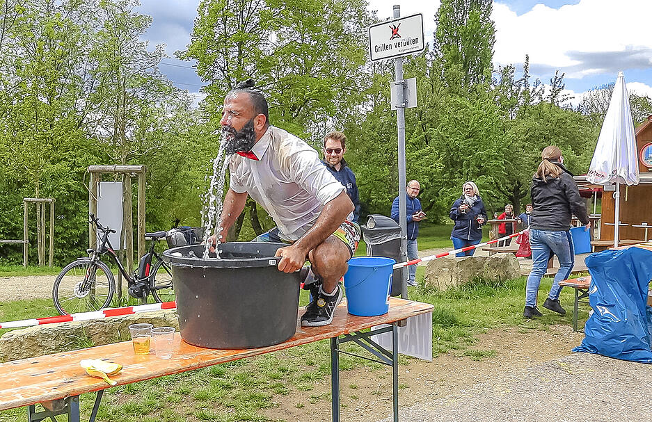 Die wasserschlacht von Mehmet Topy&uuml;rek hat G&uuml;nther Lang im Bild eingefangen. Daf&uuml;r gibt es einen Preis.