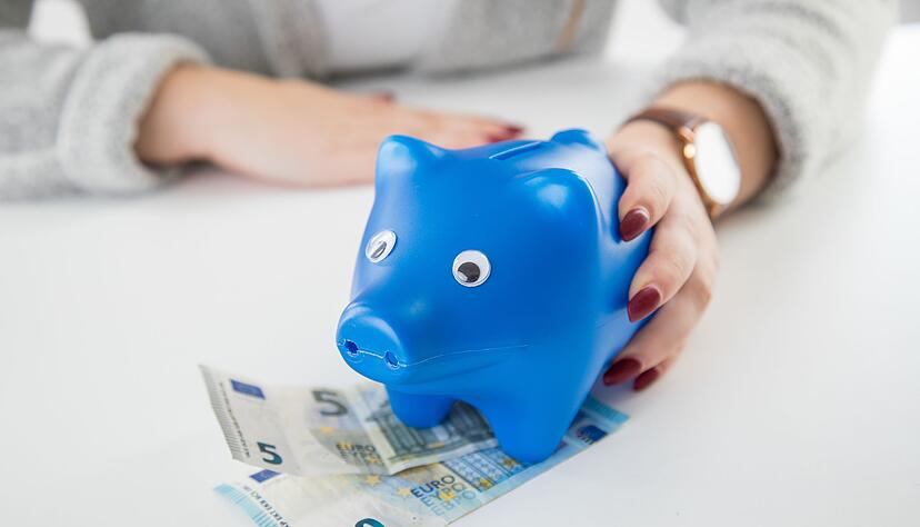 Durch Vermögenswirksame Leistungen können Arbeitgeber zur Altersvorsorge ihrer Mitarbeiter beitragen. Eine effektive Möglichkeit, ein zusätzliches finanzielles Polster aufzubauen. Durch Vermögenswirksame Leistungen können Arbeitgeber zur Altersvorsorge ihrer Mitarbeiter beitragen. Eine effektive Möglichkeit, ein zusätzliches finanzielles Polster aufzubauen.