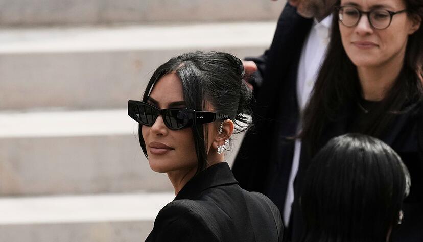 Im Prozess um den Raubüberfall auf Kim Kardashian hat ein Gericht in Paris gegen die Angeklagten hohe Haftstrafen verhängt. (Archivbild) Im Prozess um den Raubüberfall auf Kim Kardashian hat ein Gericht in Paris gegen die Angeklagten hohe Haftstrafen verhängt. (Archivbild)