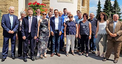 Die Kontakte zu Schüttringen sind eng. Mindestens einmal im Jahr treffen sich Bürgermeister Jean-Paul Jost (3. von links) und Tobias Haucap (MItte) in einem der beiden Orte.
Foto: privat