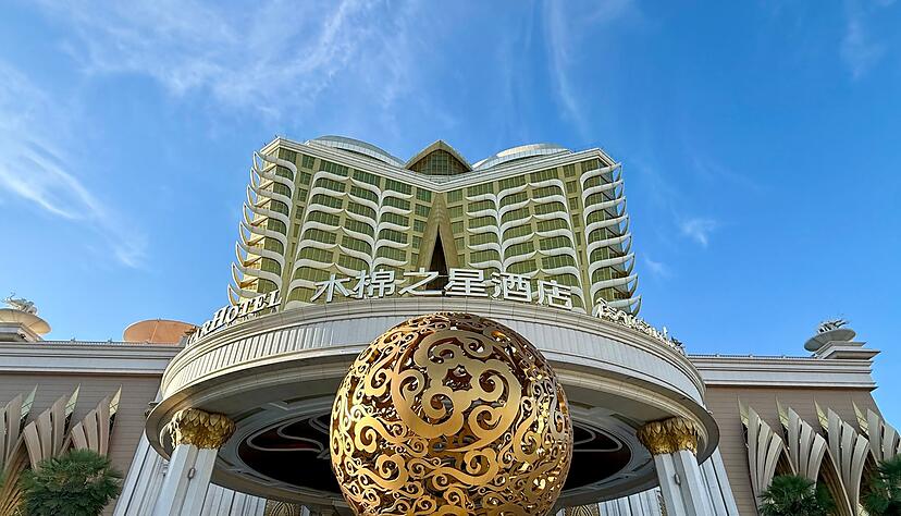 Chinesische Investoren haben 3.000 Hektar Land in Laos für 99 Jahre gepachtet – das Gebiet gilt als eine Art Niemandsland, in das sich Menschen aus dem Westen kaum verirren. Chinesische Investoren haben 3.000 Hektar Land in Laos für 99 Jahre gepachtet – das Gebiet gilt als eine Art Niemandsland, in das sich Menschen aus dem Westen kaum verirren.