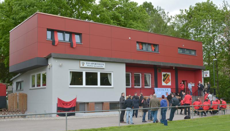 Endlich neue Umkleider&auml;ume: Der 112 Jahre alte TSV Untereisesheim hat nach dem Umbau ein schickes neues Vereinsheim.  
Foto: Peter Klotz