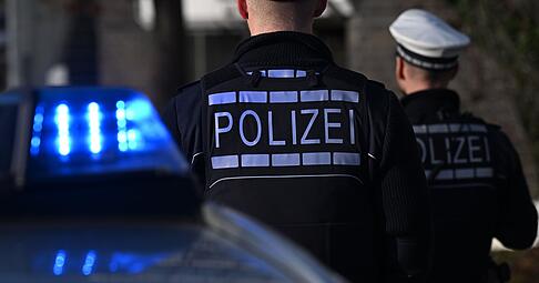 Die Polizei musste die B19 bei D&ouml;rzbach nach einem Unfall zeitweise vollsperren.