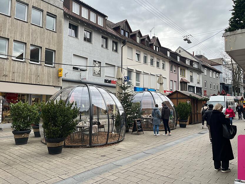 "Wir sind in der Region die einzigen, die diese Iglus haben", so Luiza. Sowohl die vor dem Schümli als auch die auf dem Trappensee-Biergarten im Rahmen des Winterzaubers werden von ihr geleitet. Die nächsten stünden in Stuttgart.