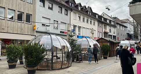 Die beheizten Glas-Iglus in Heilbronn liegen schwer im Trend.