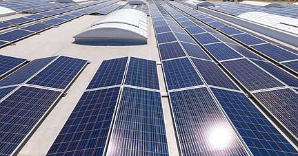 Die Stadt Heilbronn setzt beim Ausbau der erneuerbaren Energien in erster Linie auf Photovoltaikanlagen. Windkraftanlagen sollen aber auch eine Rolle spielen.
Foto: geoki/stick.adobe.com Die Stadt Heilbronn setzt beim Ausbau der erneuerbaren Energien in erster Linie auf Photovoltaikanlagen. Windkraftanlagen sollen aber auch eine Rolle spielen.
Foto: geoki/stick.adobe.com