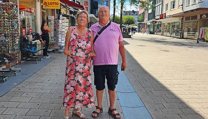 Helga Baum-Hoppe und Günter Hoppe gehen eigentlich immer auf das Weindorf. Dieses Jahr sind sie noch unentschlossen. Helga Baum-Hoppe und Günter Hoppe gehen eigentlich immer auf das Weindorf. Dieses Jahr sind sie noch unentschlossen.