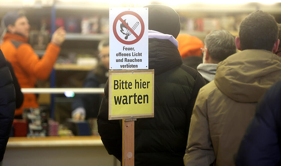 Professionelle Pyrotechnik begeistert Kunden aller Altersgruppen. Professionelle Pyrotechnik begeistert Kunden aller Altersgruppen.