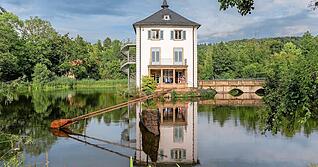 Nicht nur im Sommer ein lauschiges Pl&auml;tzchen f&uuml;r Geist und Seele: Das Trappenseeschl&ouml;sschen am Pf&uuml;hlpark ist Sitz des Heilbronner Literaturhauses und Ort zahlreicher Veranstaltungen.