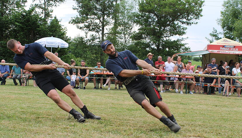 Die Feuerwehrabteilung Ruchsen ist Favorit und siegt erneut beim Hobbyturnier des Tauziehclubs Korb.