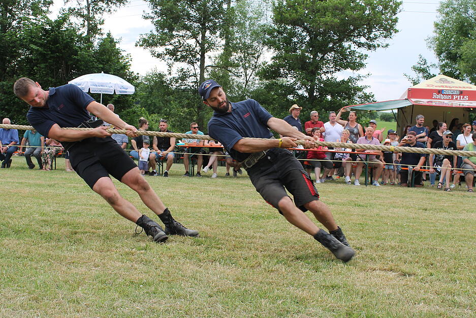 Die Feuerwehrabteilung Ruchsen ist Favorit und siegt erneut beim Hobbyturnier des Tauziehclubs Korb.