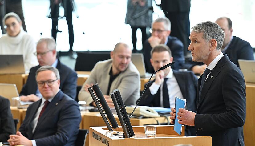 Thüringens AfD-Fraktionschef Björn Höcke warf Voigt Vertrauensverlust in der Bevölkerung vor. Thüringens AfD-Fraktionschef Björn Höcke warf Voigt Vertrauensverlust in der Bevölkerung vor.