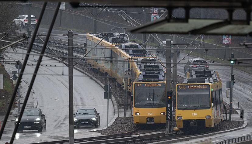 Wie genau Auto und Stadtbahn kollidierten, ist noch unklar. (Symbolbild)