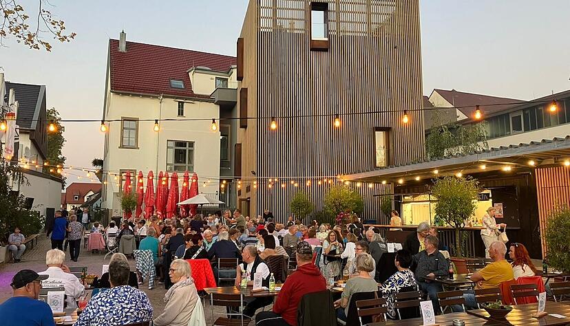Die Freunde des B&uuml;rgerparks pachten seit gut einem Jahr den holzverkleideten Turm des B&uuml;rgerzentrums Schwanen.