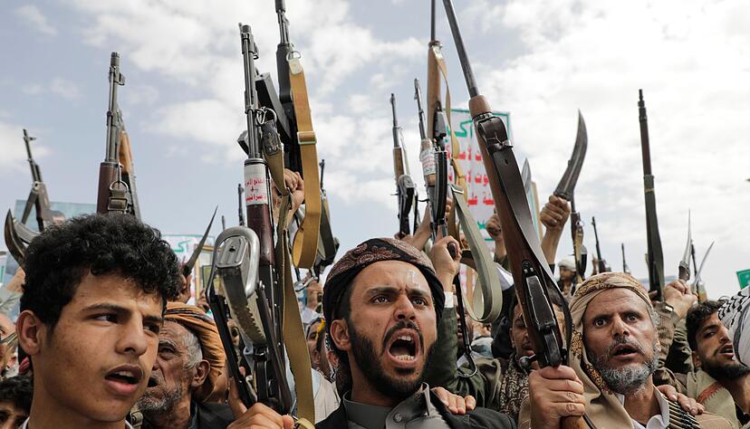 Huthi-Anh&auml;nger bei einer Demonstration gegen Israel und die USA. (Archivbild)