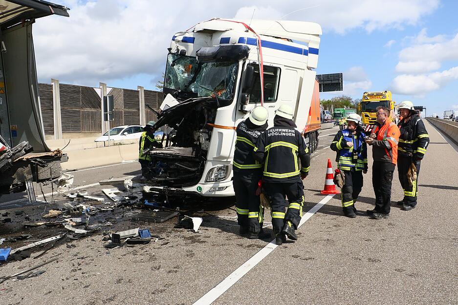 Die Feuerwehr M&ouml;glingen ist am Montagmittag auf der A81 im Einsatz.