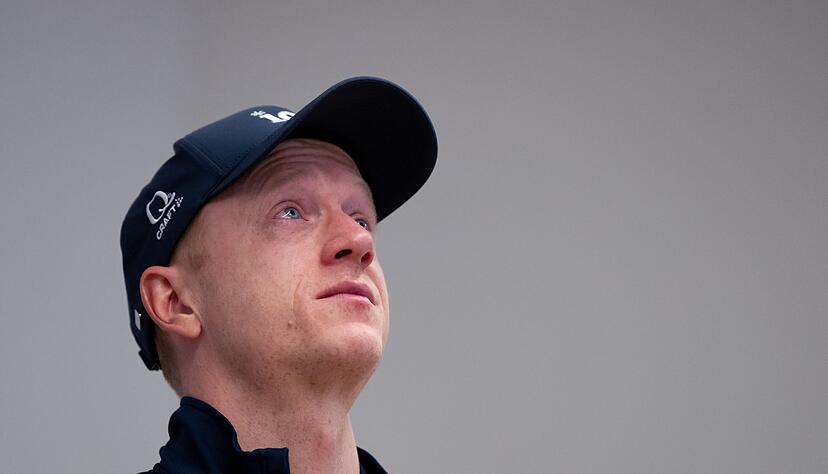 Unter Tr&auml;nen gibt Johannes Thingnes B&ouml; seinen R&uuml;cktritt zum Saisonende bekannt.