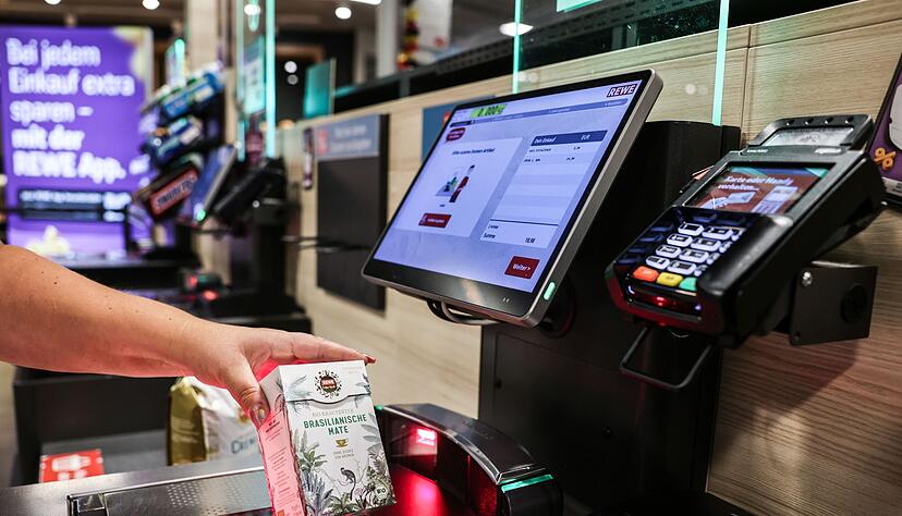 In Deutschland gibt es Experten zufolge inzwischen weit über 20.000 Selbstbedienungskassen.