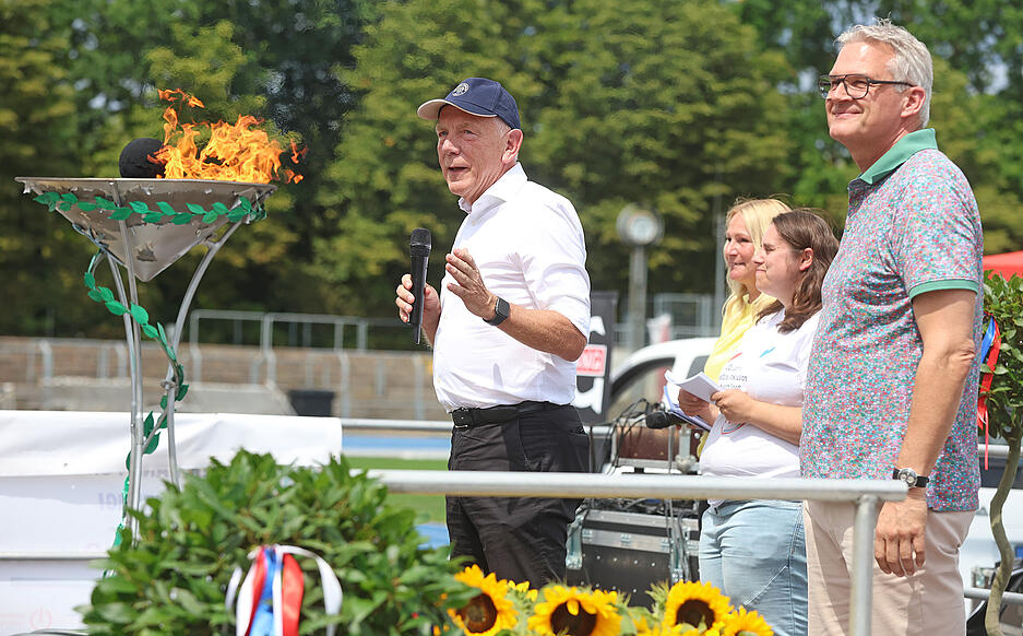 Heilbronns Oberb&uuml;rgermeister Harry Mergel bei der Abschlussfeier im Frankenstadion
