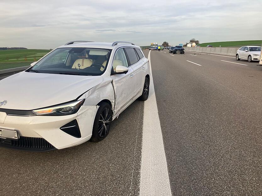 Die Polizei hat die A6 in Richtung Nürnberg gesperrt, nachdem bei Bad Rappenau ein Unfall passiert ist.