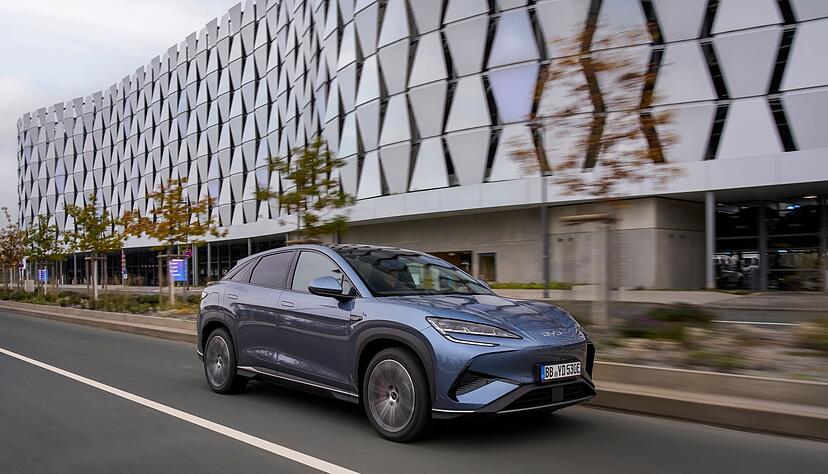 BYD bringt das SUV Sealion 7 auf den Markt, das gegen Konkurrenten wie Porsche Macan und Tesla Model Y antritt.