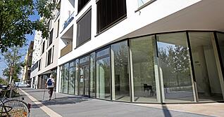Bei den Gewerbeflächen im Neckarbogen gibt es einigen Leerstand. Hier soll demnächst ein Friseursalon einziehen.
Foto: Ralf Seidel Bei den Gewerbeflächen im Neckarbogen gibt es einigen Leerstand. Hier soll demnächst ein Friseursalon einziehen.
Foto: Ralf Seidel