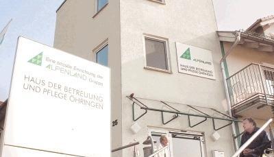 Das Alpenland-Seniorenheim im Öhringer Stadtteil Möhrig wurde 2009 bestreikt. Anschließend stellte die Geschäftsführung Strafanzeigen gegen drei Mitarbeiterinnen wegen angeblichen Arbeitszeit-Betrugs.Foto: Hagen Stegmüller Das Alpenland-Seniorenheim im Öhringer Stadtteil Möhrig wurde 2009 bestreikt. Anschließend stellte die Geschäftsführung Strafanzeigen gegen drei Mitarbeiterinnen wegen angeblichen Arbeitszeit-Betrugs.Foto: Hagen Stegmüller