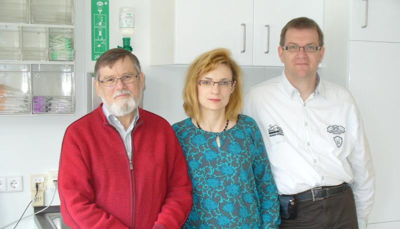Sie sind in Zukunft im Dreierteam in Eberstadt tätig (von links): Dr. Friedrich Bündgen, Maren und Ingo Frers.
Foto: Karin Freudenberger Sie sind in Zukunft im Dreierteam in Eberstadt tätig (von links): Dr. Friedrich Bündgen, Maren und Ingo Frers.
Foto: Karin Freudenberger