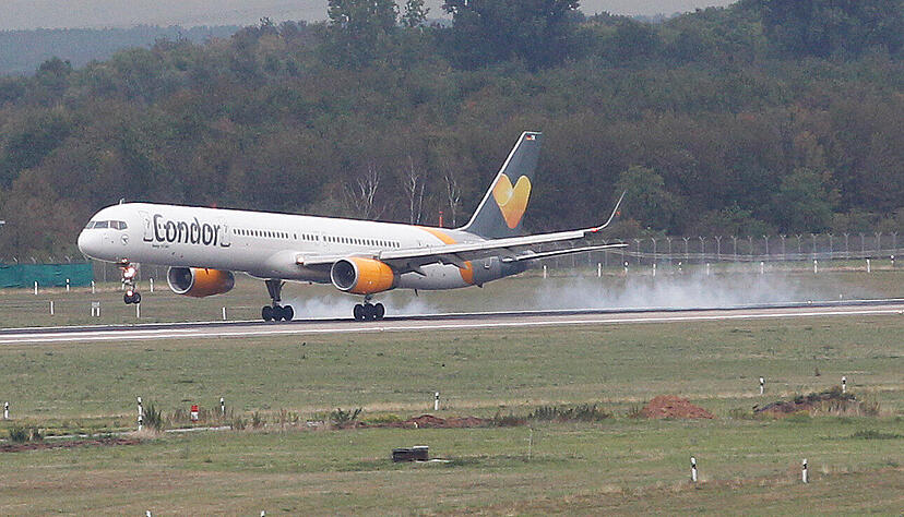 Durch die Insolvenz des britischen Touristikkonzerns Thomas Cook ist deren deutsche Tochter Condor auch in Bedr&auml;ngnis geraten. Foto: Roland Weihrauch/dpa