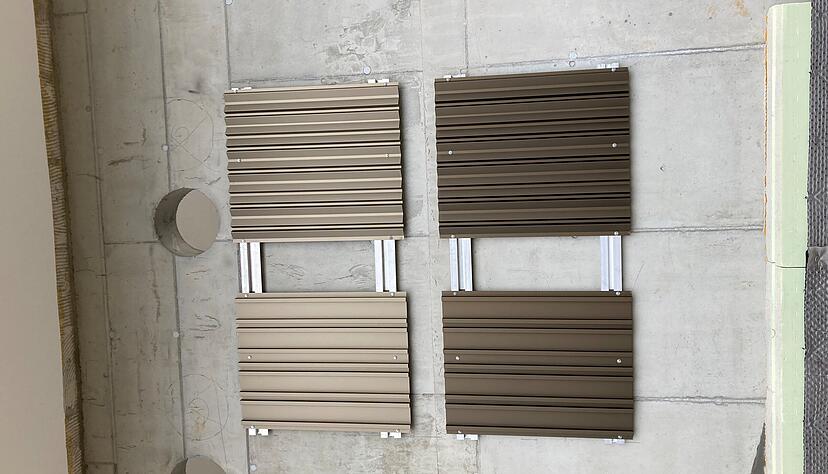 So oder so wird es einmal aussehen: An einer Rohbauwand der Hellbergschule in Eppingen sind vier Blechprofile zur Ansicht angebracht. So oder so wird es einmal aussehen: An einer Rohbauwand der Hellbergschule in Eppingen sind vier Blechprofile zur Ansicht angebracht.