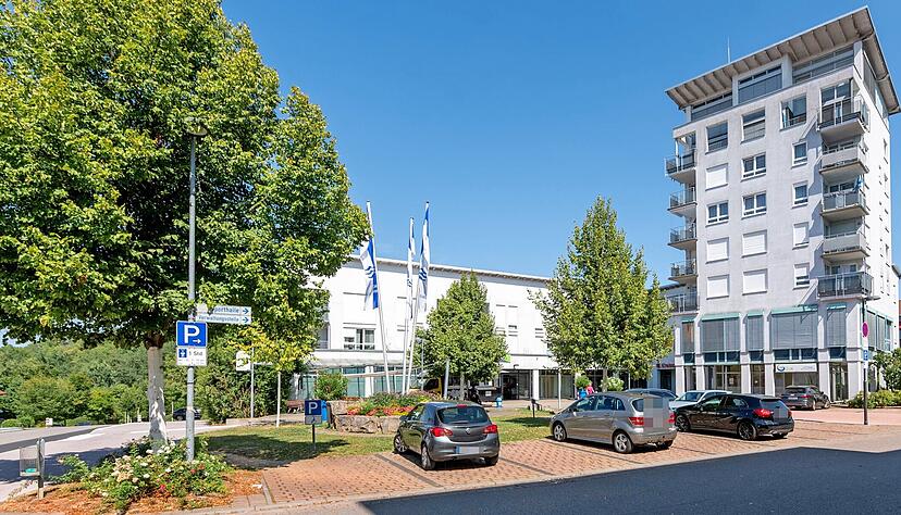 Die Verwaltungsstelle am Europaplatz leitet Mykola Heinrich vorerst als Beamter der Stadt weiter. Die Verwaltungsstelle am Europaplatz leitet Mykola Heinrich vorerst als Beamter der Stadt weiter.
