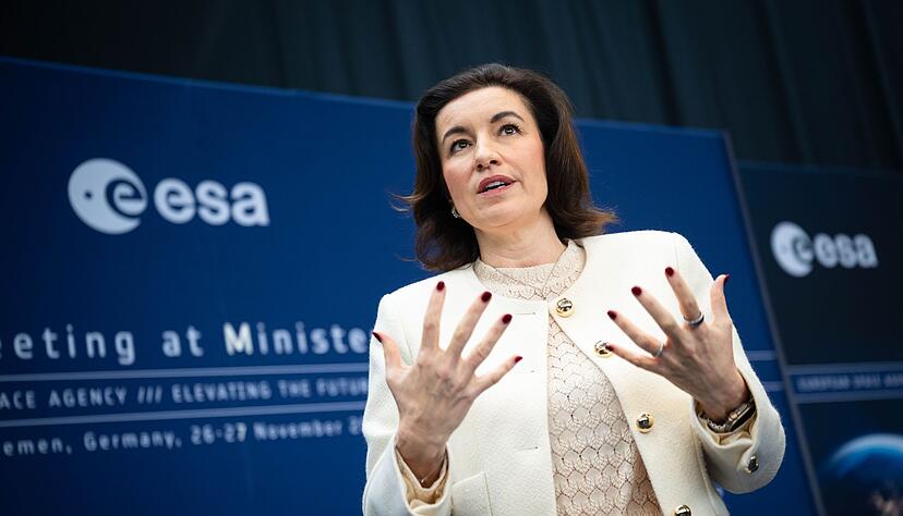 Bundesforschungsministerin Dorothee B&auml;r w&uuml;rde gerne zum Mond fliegen. (Archivbild)