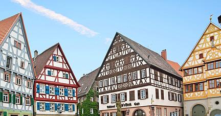 Die Neudenauer Verwaltung (rechts das Rathaus) bekommt viel Post &minus; gegen die Unterbringung von Flüchtlingen in Herbolzheim regt sich Widerstand.Foto: Archiv/Landauer