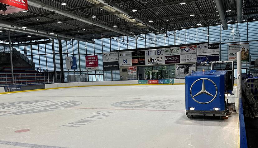 Die Eisfläche bleibt in dieser Saison zu nennenswerten Teilen werbefrei. Die Eisfläche bleibt in dieser Saison zu nennenswerten Teilen werbefrei.